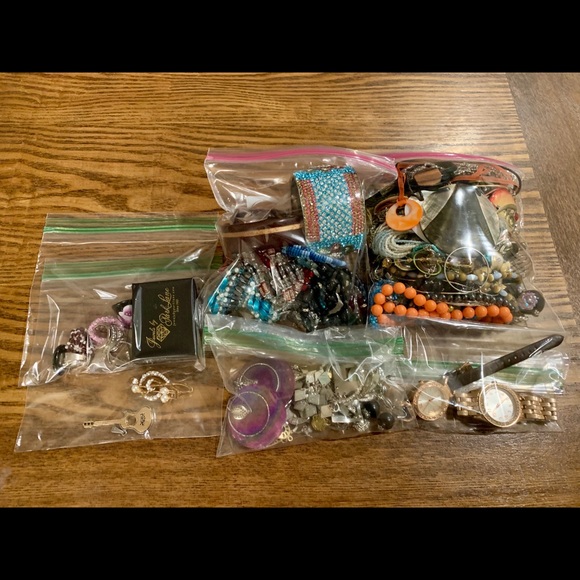 Jewelry Assortment - Picture 5 of 5